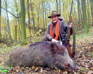 Eliška Štefanicová Instagram - Driven hunt time 🌿🍁

#sellierbellotteam#308win#hunt#hunting#huntinglife#huntingseason#lovehunting#huntinggirl#huntingwoman#outdoorwomen#outdoor#outdoorgirl#girlwhohunt#girlshunttoo#huntress#hunters#hunter#czechhunter#shooting#gamemanagement#myslivost#forest#huntingphoto#instahunt#wildboarhunting#wildboarhuntress#wildboar#drivenhunt#wild