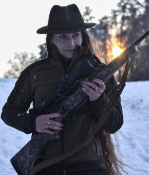 Eliška Štefanicová Instagram - Frosty time ❄️

#bohemialov#franchifeelsrigh#frosty#sunset#polovanie#binox#pulsarhunting#jakt#oxota#hunt#hunting#huntinggirl#huntingwoman#outdoorwomen#outdoorgirl#hunter#hunters#huntress#shooting#girlwithguns#guns#huntinglife#huntingseason#lovehunting#outdoor#outdoorlife#winter#snow#snowhunting#gun