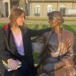 Elif Şafak Instagram - A tête-à-tête with Virginia Woolf… She told me stories, I listened… #womenwhowrite #virginiawoolf #readmorewomen #womenoftheword #writersandpoets #booknerds #theislandofmissingtrees #literary #literaryfiction #thefortyrulesoflove #elifshafak #fictionwriter #fictionbooks #welovebooks #womenwriters 📚📚📚Virginia Woolf, o anlattı ben dinledim