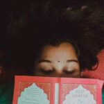 Elif Şafak Instagram - Rumi in my heart…. Thank you so much for this post and lovely song @ammu_sanzz #rumilove #rumilovers #thefortyrulesoflove #bookssansborders #elifshafak #bookswilltakeyoueverywhere #bookclubs 📚📚📚 bir okurum göndermiş Hindistan’dan, teşekkür ederim çok #neokusam #kitaplarındünyası #kitapseverler #okumakiptiladır