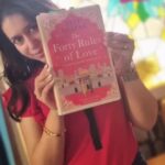 Elif Şafak Instagram - With deep gratitude…. #bookphotos #booksandbeyond #fictionlovers #readmorewomen #worldliterature #thefortyrulesoflove #thearchitectsapprentice #bookpeople #theislandofmissingtrees #readreadread #10minutes38secondsinthisstrangeworld 📚📚📚 yürekten sevgiyle… #okudum #okuduklarım #kitapkulübü #kitapokuyorum #okuyananneler #kitaplığım