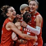 Elif Şafak Instagram - They are champions!! Turkey’s women’s volleyball team achieving fantastic results against all odds—and deeply rooted patriarchal barriers—they are smashing glass ceilings and walls!! And the wonderful and peerless lionesses @lionesses in the UK and Spain’s fabulous women’s national football team standing firm in solidarity and sisterhood in the face of sexism and machismo… Massive respect to ALL women in all sports, changing the narrative, inspiring little girls everywhere. You are amazing!!! #lionesses #womeninsports #globalsisterhood #sisterhoodispowerful #sisterhoodisglobal 📚📚📚 Harikasınız @fileninsultanlarivb @ebrarkarakurt18 @handebaladin Her türlü engele ve yobazlığa rağmen harikalar yaratan #fileninsultanları İngiltere’de #lionesses İspanya’da ataerkilliğe en güzel cevabı dayanışmayla veren kadın futbol takımı… Sporcu kadınların sahada ve saha dışında verdikleri muhteşem mücadeleyi yürekten alkışlıyorum, sevgiyle takdirle #sporcukadınlar #melissavargas #fileninsultanları #fileninsultanlari