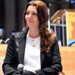 Elif Şafak Instagram - Forgive me for sharing more photos from this special event, it's not every day that I get to speak at the UN. My heartfelt thanks for this profoundly inspiring summit to @un_stereotypealliance @unitednations #sisterhoodispowerful #citizensoftheworld #citizensofhumanity #humanityfirst #beyondborders #ourplanet @unwomenuk @unwomenny @womenoffuture @unwomenturkiye photo credit Noam Galai / Getty Images @noamgalai 📚📚📚 Bugün kusuruma bakmayın böyle biraz daha fazla fotoğraf paylaşıyorum ama Birleşmiş Milletlerde konuşma yapmak gerçekten çok özel ve değerli bir etkinlikti, onur duydum bu davetten, teşekkür ederim #yazarlar