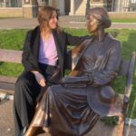 Elif Şafak Instagram - A tête-à-tête with Virginia Woolf… She told me stories, I listened… #womenwhowrite #virginiawoolf #readmorewomen #womenoftheword #writersandpoets #booknerds #theislandofmissingtrees #literary #literaryfiction #thefortyrulesoflove #elifshafak #fictionwriter #fictionbooks #welovebooks #womenwriters 📚📚📚Virginia Woolf, o anlattı ben dinledim
