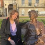 Elif Şafak Instagram - A tête-à-tête with Virginia Woolf… She told me stories, I listened… #womenwhowrite #virginiawoolf #readmorewomen #womenoftheword #writersandpoets #booknerds #theislandofmissingtrees #literary #literaryfiction #thefortyrulesoflove #elifshafak #fictionwriter #fictionbooks #welovebooks #womenwriters 📚📚📚Virginia Woolf, o anlattı ben dinledim