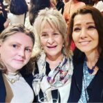 Elif Şafak Instagram - In the company of truly amazing women, artists, writers and lawyers, gathered to celebrate the groundbreaking art of Marina Abramovic. Tea with @abramovicinstitute @elizabday @katy.hessel @sineadgleeson @caoilfhionngallagher and Helena Kennedy @the_hkf An Oasis of sisterhood #readmorewomen #womenoftheworld #womeninthearts #theislandofmissingtrees #sisterhoodunited #writersandartists 📚📚📚 Çok değer verdiğim kadın sanatçı yazar ve hukukçularla, Marina Abramovic ile bir öğleden sonra