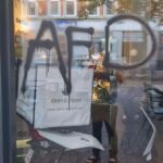 Elif Şafak Instagram - I was deeply worried when I saw a heartbreaking post shared by the remarkable author, film maker and human rights advocate @duzentekkal In Germany, in Saxony, her brothers’ shops have been vandalised and racist slurs and threats have been written all over the windows. She says that something terrible is brewing in Germany. Especially minorities, the descendants of immigrants, and anyone and everyone who believes in pluralism, democracy and diversity feels worried and afraid. Words matter. Words can heal, words can hurt. There have been horrific chapters throughout human history, but let us not forget that it never started with open violence or concentration camps, it always started with words. Discriminatory words. Racist words. Dehumanising words. We must stand together and stand firm in the face of racism. Do kindly send a message of solidarity and sisterhood to @duzentekkal #saynotoracism #humanityfirst #citizensofhumanity #citizensoftheworld #wordsmatter #diversitymatters #diversityandinclusion 📚📚📚 Bugün gördüm bu paylaşımı ve bana çok dokundu. Yazar, film yönetmeni ve insan hakları savunucusu değerli Düzen Tekkal paylaşmış. Almanya’da kardeşlerinin dükkanları aşırı sağ ve ırkçı sloganlarla tarumar edilmiş dün gece. çok kaygı verici bu gelişmeler. ırkçılığa ve her türlü ayrımcılığa karşı bütün insanlığın birlik olması gerek. Unutmayalım ki tarih boyunca yaşanan utanç verici baskı ve soykırımların hiçbiri doğrudan şiddetle başlamadı, hep kelimelerle başladı ayrımcılık. İnciten, Ötekileştiren kelimelerle…. Irkçılığın hiçbir biçimine geçit vermemeliyiz.