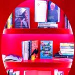 Elif Şafak Instagram - Early on in 2023 I curated the “gender equality and books” pavilion in the gardens of the United Nations building in New York as part of a fascinating international project with the wonderful @esdevlin and @kate.garvey that highlighted the most urgent global goals ahead. My cabinet focused on gender equity, and thus, I tried to showcase as many books as I could written by or about remarkable women worldwide. @theglobalgoals #sdgpavilion #globalgoals #genderequality #genderequalityforall @malala @unwomen @unwomenuk 📚📚📚 2023 senesinde yapmaktan onur duyduğum işlerden biri Birleşmiş Milletler bünyesinde düzenlenen uluslararası bir projenin içinde “cinsiyet eşitliği” kütüphanesinin küratörlüğünü yapmaktı.