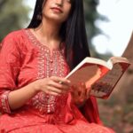 Elif Şafak Instagram - Poetry lovers, story lovers, book lovers, earth lovers… Rumi in our hearts… Thank you so much for this beautiful video @bonhi.reads #thefortyrulesoflove #worldliterature #booksaremagic #rumilove #rumilovers #poetsandwriters #booksbooksbooks #fictionkin #booklovers 📚📚📚 bir okurum hazırlamış, Aşk romanını okuduktan sonra, teşekkür ederim #okumakiyileştirir #kitapsevdası #edebiyatseverler #kitapönerileri #okurmusun #neokudum #edebiyatnotları #kitaptavsiyeleri