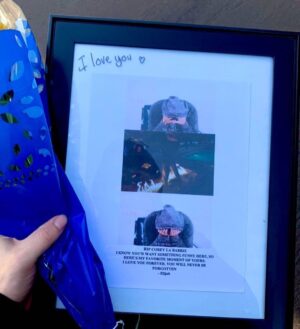 Elijah Daniel Instagram - sry it took me so long, still doesn’t feel real. thought you’d want something funny so i printed out my fav scene of yours for everyone to sign. love you forever 💙