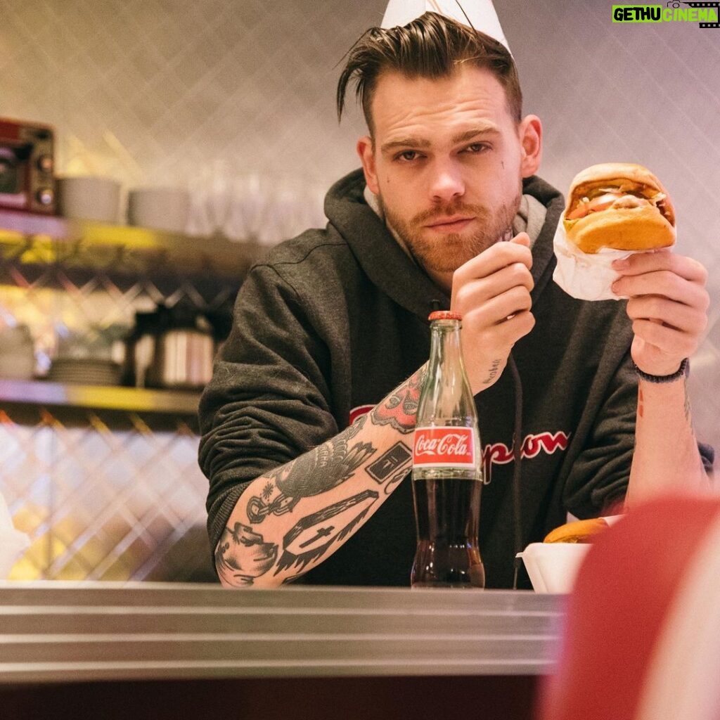 Elijah Daniel Instagram - WELCOME TO GAY BURGER HOME OF THE GAY BURGER CAN I TAKE YOUR ORDER? Hollywood, California