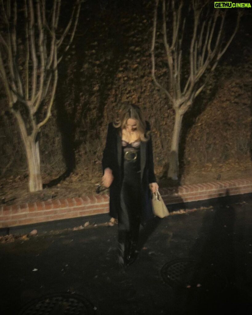 Elizabeth Gillies Instagram - 🌲🧦🌨️