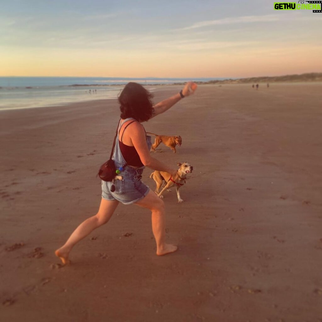 Ella Hooper Instagram - Action shot. Feat. @taja.photography @littlelocalbroome @redbillstudiogallery #minibreak #broome #besties