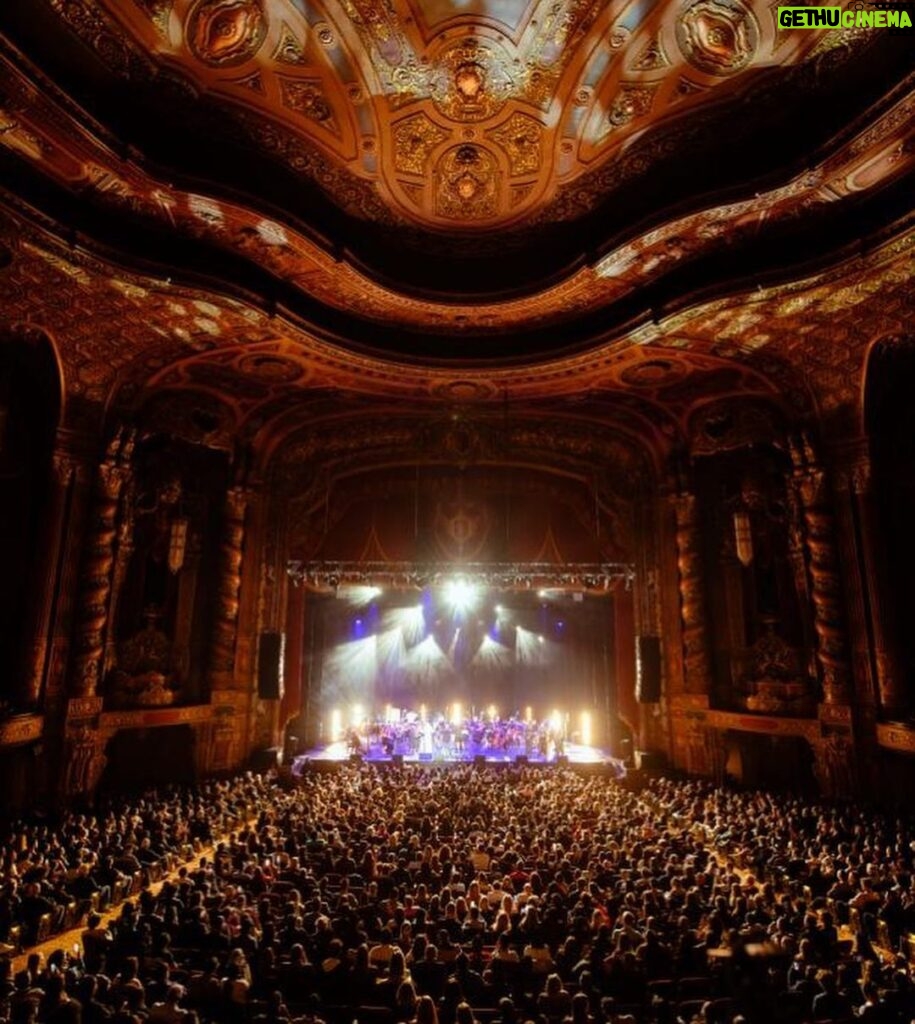 Ellie Goulding Instagram - Night one at the @kingsbklyn with The Wordless music Orchestra and conducted by Derrick Skye ✨✨✨ This has been my career-long dream, and to start at one of the most iconic venues in the world was so overwhelming I actually couldn’t stop laughing on stage at how incredible it all was. I am so lucky to do what I do and work with such great talent. Wearing @carolinaherrera Hair @davidvoncannon Make up @misha212 📷 @nicolemago / @juliadrummond