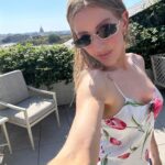Ellie Goulding Instagram - Selfie allowance reached x Sending huge amounts of love to you all 💚💚 @serveddrinks #ad