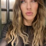 Ellie Goulding Instagram - Here are some photos of my face