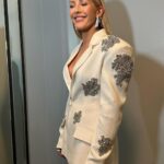 Ellie Goulding Instagram - Clive Davies Pre-Grammys celebration with the best date in the world @honeymoon 🫠 To be in a room with some of the greatest living artists makes me feel overwhelming gratitude and pride. Thanks for having me 🤍🤍 Make up my girl @janicedaoud Hair @rikkigash ❤️‍🔥 Styling @kyledevolle 🤍