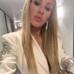 Ellie Goulding Instagram - Clive Davies Pre-Grammys celebration with the best date in the world @honeymoon 🫠 To be in a room with some of the greatest living artists makes me feel overwhelming gratitude and pride. Thanks for having me 🤍🤍 Make up my girl @janicedaoud Hair @rikkigash ❤️‍🔥 Styling @kyledevolle 🤍
