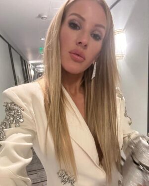 Ellie Goulding Instagram - Clive Davies Pre-Grammys celebration with the best date in the world @honeymoon 🫠 
To be in a room with some of the greatest living artists makes me feel overwhelming gratitude and pride. Thanks for having me 🤍🤍 
Make up my girl @janicedaoud 
Hair @rikkigash ❤️‍🔥
Styling @kyledevolle 🤍