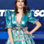 Ellie Taylor Instagram - What a treat to trot down the blue carpet to celebrate all things Ted Lasso season 3, while dressed as the green Quality Street. Forever grateful to Jason and co for letting me be a part of this incredible, beautiful show, and even more grateful it bought @hannah_waddingham and her arms into my life💪💕 #believe #tedlasso @appletvplus 💄 @jessica.ahn 💁🏻‍♀️ @paulnortonhair 👗 @celiabdesigner 👠 @terrydehavilland 💕Styled by @tesswrightstylist The Crown & Anchor Richmond Ted Lasso