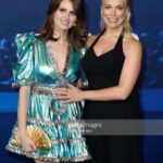 Ellie Taylor Instagram - What a treat to trot down the blue carpet to celebrate all things Ted Lasso season 3, while dressed as the green Quality Street. Forever grateful to Jason and co for letting me be a part of this incredible, beautiful show, and even more grateful it bought @hannah_waddingham and her arms into my life💪💕 #believe #tedlasso @appletvplus 💄 @jessica.ahn 💁🏻‍♀️ @paulnortonhair 👗 @celiabdesigner 👠 @terrydehavilland 💕Styled by @tesswrightstylist The Crown & Anchor Richmond Ted Lasso