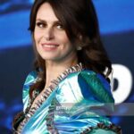 Ellie Taylor Instagram - What a treat to trot down the blue carpet to celebrate all things Ted Lasso season 3, while dressed as the green Quality Street. Forever grateful to Jason and co for letting me be a part of this incredible, beautiful show, and even more grateful it bought @hannah_waddingham and her arms into my life💪💕 #believe #tedlasso @appletvplus 💄 @jessica.ahn 💁🏻‍♀️ @paulnortonhair 👗 @celiabdesigner 👠 @terrydehavilland 💕Styled by @tesswrightstylist The Crown & Anchor Richmond Ted Lasso