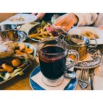 Ellie Toyota Instagram - 🍽 今年の写真は今年のうちに。 写真映えするパリの食卓。 なにをいただいても美味しかった🤤 気がつけばもう2022年も残りわずかですね。 やり残したことはありませんか？ 私は大掃除をしっかりやりたいなぁ。🧼