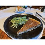 Ellie Toyota Instagram - 🍽 今年の写真は今年のうちに。 写真映えするパリの食卓。 なにをいただいても美味しかった🤤 気がつけばもう2022年も残りわずかですね。 やり残したことはありませんか？ 私は大掃除をしっかりやりたいなぁ。🧼