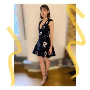 Ellise Chappell Instagram - Yesterday @ Yesterday 🐯

So chuffed to have been a small part of this bloody charming film - - in cinemas June 28th ✨

Loved this look, thank you @armani + @jimmychoo and the dreamy babes that are @hollyelgeti @davidebarbieri_ and @chachayeomans_makeup ✨