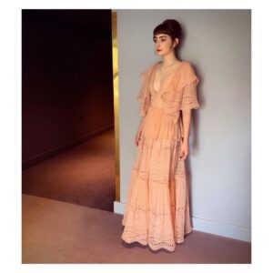 Ellise Chappell Instagram - @bafta & @caratlondon thank you for such a wonderful evening at #baftatv ✨✨✨ Feeling fancy and fairy thanks to the STELLAR @hollyelgeti @davidebarbieri_ & @chachayeomans_makeup 🧚‍♀️✨ wearing @albertaferretti & @caratlondon ♥️
