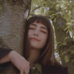 Ellise Chappell Instagram - we can hug people again !