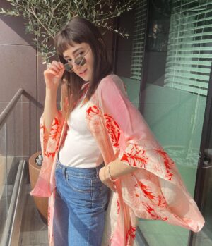 Ellise Chappell Instagram - 🤍 thank you @edited_closet for sending me this beautiful vintage kimono - I’m in love! 🌸🤍