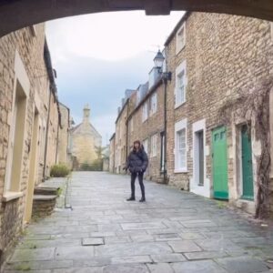 Ellise Chappell Instagram - a satisfying start thanks January
🪞🍊🌿🌷💙🦉🌝📚🪱☀️🐏⛽️💆🏻‍♀️🫀🛁