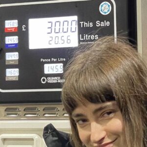 Ellise Chappell Instagram - a satisfying start thanks January
🪞🍊🌿🌷💙🦉🌝📚🪱☀️🐏⛽️💆🏻‍♀️🫀🛁