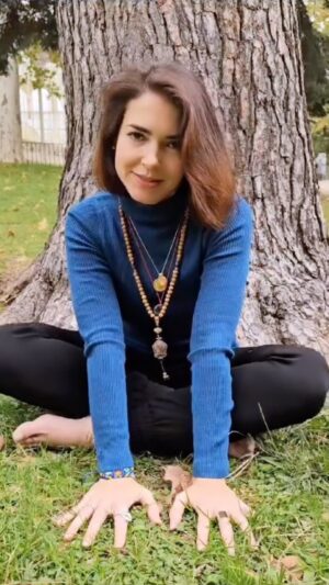 Eloísa Maturén Instagram - Hoy es Domingo! 
Día perfecto para encontrar un pedacito de naturaleza y dejar que nos calme 🍂🍁💛