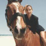 Elsa Pataky Instagram - Thanks @wishmagazine! You know how much I love horses. Editorial Director @edwinamccann Executive Editor @katrinaisrael 📸 @paulscala Stylist @emmakalfus Writer @ellehalliwell Hair @chriscoonrodstyle Make-up @isabellaschimid ✨ @magicmillions @janeylunn 💎 @bulgari