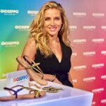 Elsa Pataky Instagram - Para celebrar el #diainternacionaldelamujer sandalias solidarias #women4change #fundacionesperanzapertusa @gioseppo_official