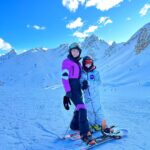 Elsa Pataky Instagram - Family, friends and snow! Such an amazing holidays!! thanks to @mannyxperienceofficial and his team for taking care of us we had the best time! #grateful 😊 @fusalp