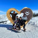 Elsa Pataky Instagram - Family, friends and snow! Such an amazing holidays!! thanks to @mannyxperienceofficial and his team for taking care of us we had the best time! #grateful 😊 @fusalp