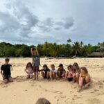 Elsa Pataky Instagram - Merry Christmas to all from our favourite island!! 🎄🎅🏼Feliz Navidad a todos desde nuestra isla favorita!!