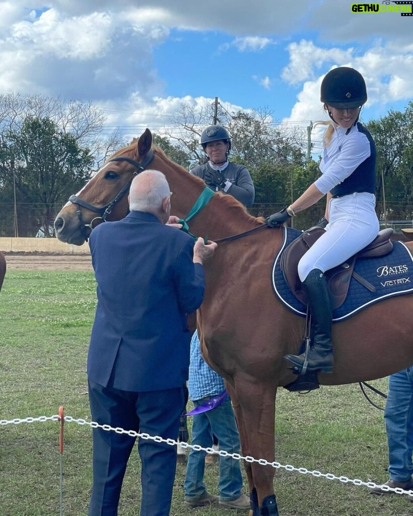 Elsa Pataky Instagram - So much fun competing with India at @valleyriversshowjumping!/ entretenido fin de semana compitiendo salto con India!! 😉@batessaddles