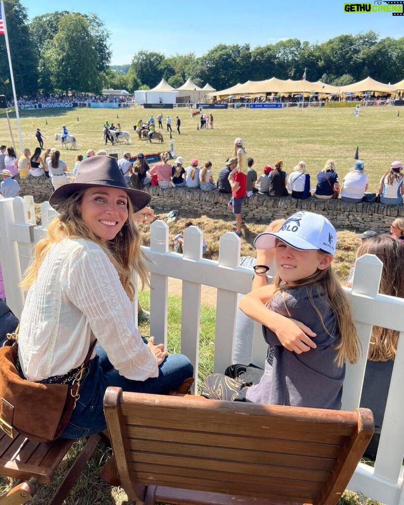 Elsa Pataky Instagram - What a trip! So happy to be part of the @magicmillions family. Was so great to enjoy the magic millions festival of British eventing at Gatcombe Park. Thanks to all. #festivalofbe #gatcombepark 🥰/ vaya viaje. Estoy encantada de formar parte de la familia @magicmillions nos lo pasamos increíble en el festival de magic millions del British eventing en Gatcombe park.