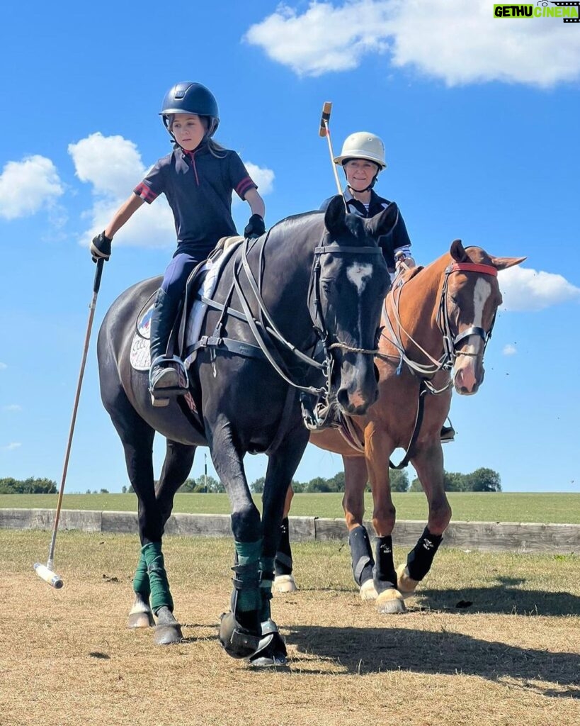 Elsa Pataky Instagram - What a trip! So happy to be part of the @magicmillions family. Was so great to enjoy the magic millions festival of British eventing at Gatcombe Park. Thanks to all. #festivalofbe #gatcombepark 🥰/ vaya viaje. Estoy encantada de formar parte de la familia @magicmillions nos lo pasamos increíble en el festival de magic millions del British eventing en Gatcombe park.