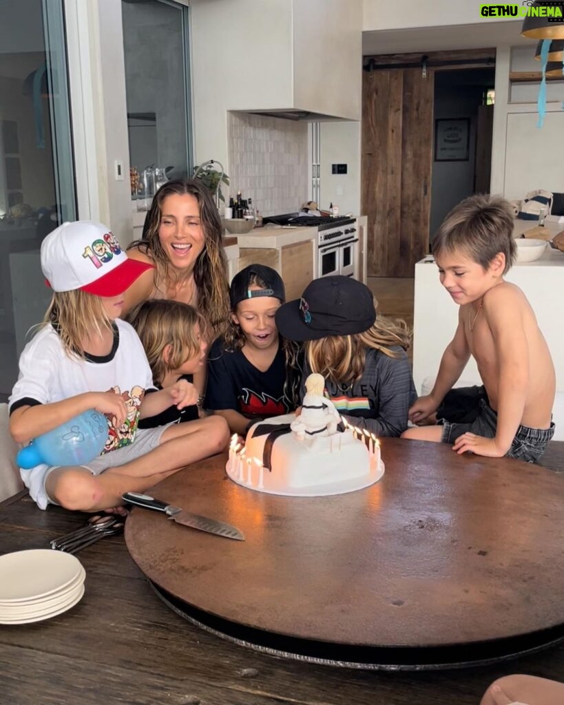 Elsa Pataky Instagram - Happy birthday to my two beautiful boys! I can’t believe you are 8. So many adventures together and so many more to come. You make me a better person every day. 🥰/ felicidades mis peques ! Todavía no me creo que tenéis 8 añitos. Cuantos momentos juntos para recordar y los que nos quedan todavía. Hacéis cada día que sea mejor persona. Os quiero.