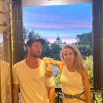 Elsa Pataky Instagram - Enjoying my home town Madrid with my love ones. 🥰 Disfrutando de Madrid mi ciudad natal con la gente que amo.