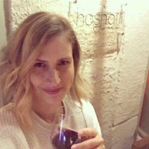 Elvin Aydoğdu Instagram - 🍷🙋🏼‍♀️#alacati #çeşme #mychildhood #hoshaff