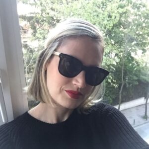 Elvin Aydoğdu Instagram - Şu doğum sonrası depresyon saçım da şurada bir dursun bakalım💄💪🏻👊🏻💃🏼#nofilter #blondehair #blondemomblondeson