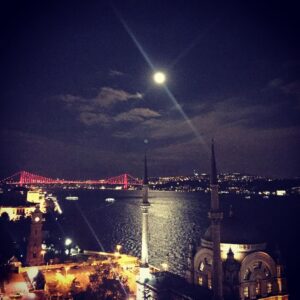 Elvin Aydoğdu Instagram - Finally back to İstanbul... #yedihaftasonraistanbul #londonplaywritinglab