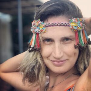 Elvin Aydoğdu Instagram - Aslında bir Anadolu kemeri🌻☀️ An Anatolian belt on my head☀️🌻 #30ağustoszaferbayramı #atatürk