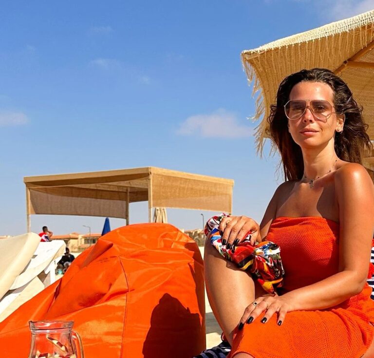 Eman El Assi Instagram - Happiness is Sea sand sun 🌤️